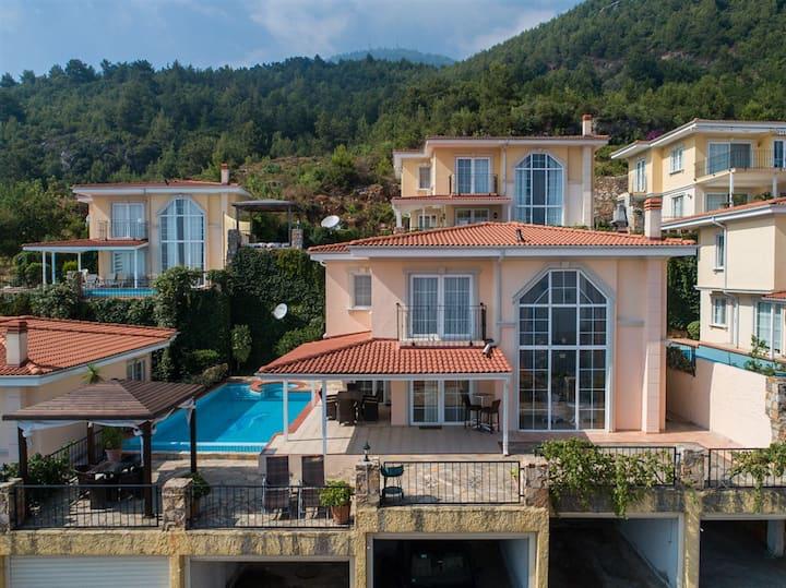 Panorama villen Freistehende Villa mit Aussicht zum Verkauf in Alanya Tepe